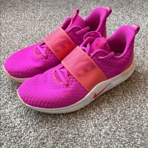 EUC - Women’s Nike In-Season TR 9 Fire Pink, Size 9.5 ( US)